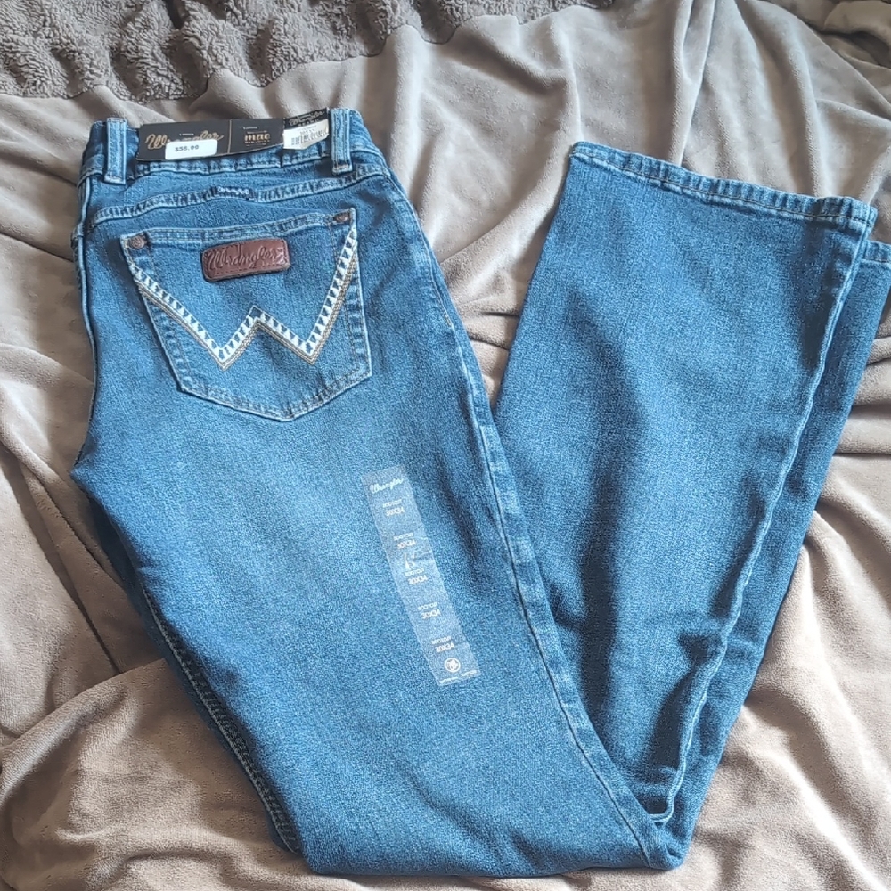 Wrangler Classic Boot Cut Jeans in Blue